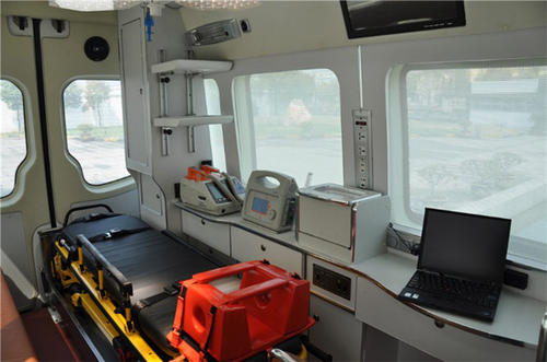 杨浦区救护车内部